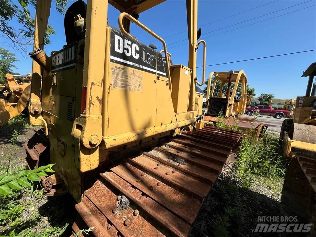 CAT D5C Buldožeri gusjeničari
