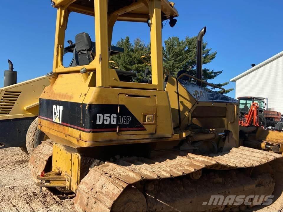 CAT D5G Buldožeri gusjeničari