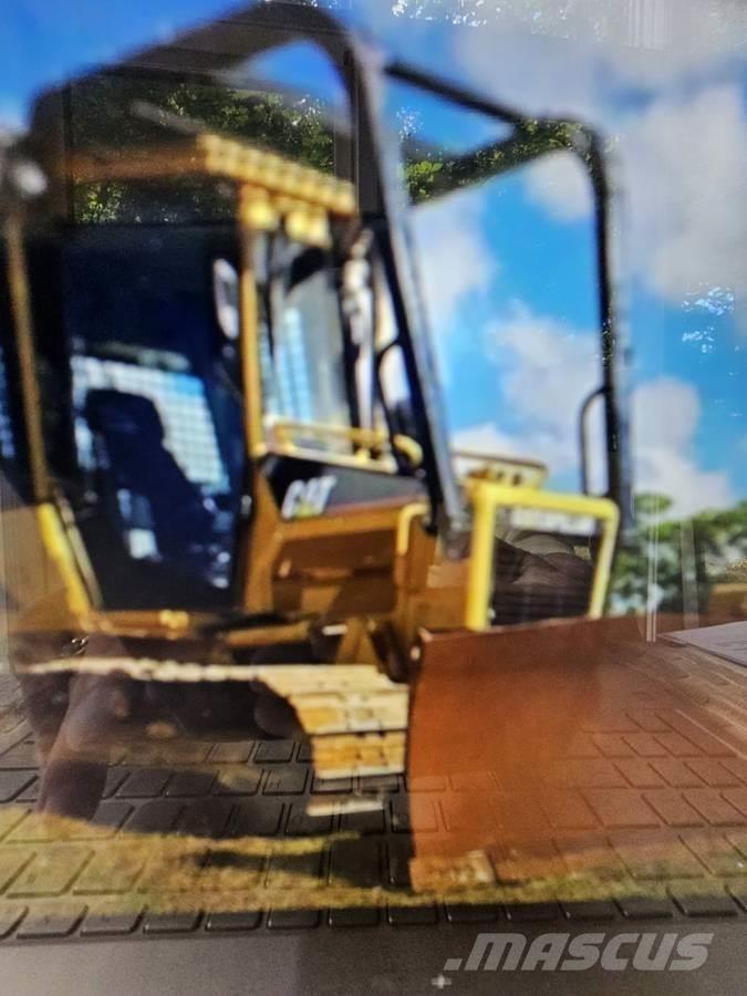 CAT D5G XL Buldožeri gusjeničari