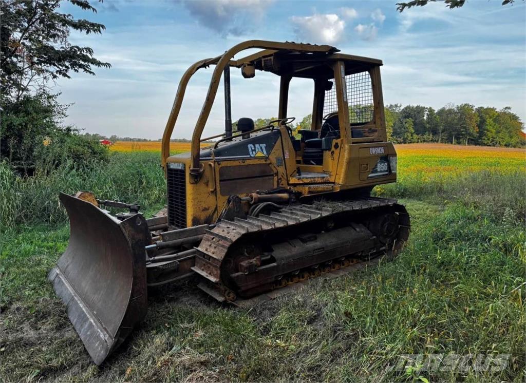 CAT D5G XL Buldožeri gusjeničari