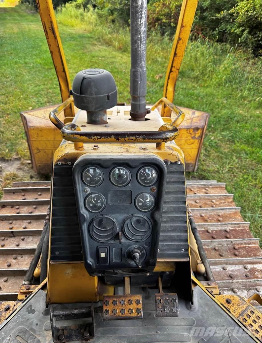 CAT D5G XL Buldožeri gusjeničari