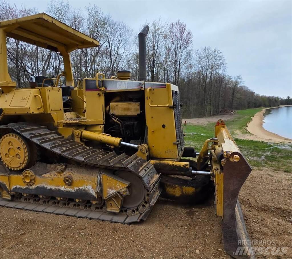 CAT D5H Buldožeri gusjeničari