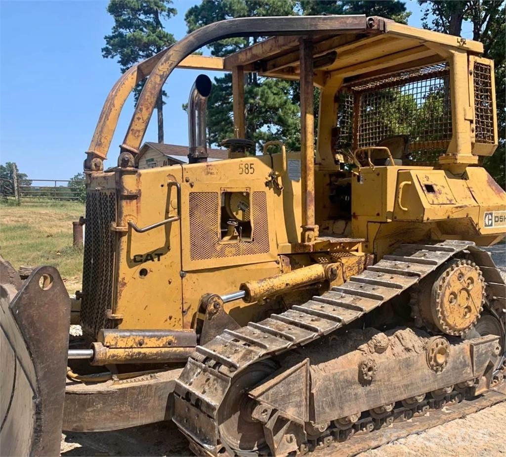 CAT D5H Buldožeri gusjeničari