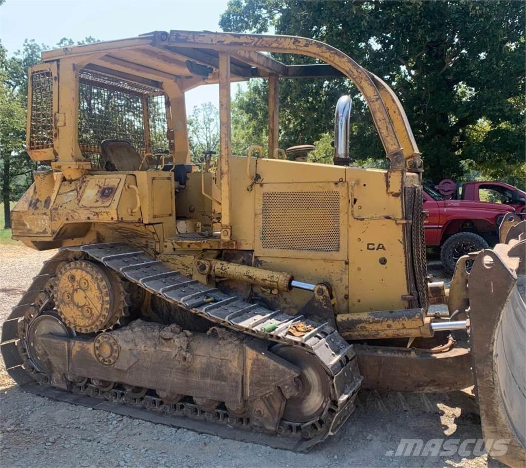 CAT D5H Buldožeri gusjeničari
