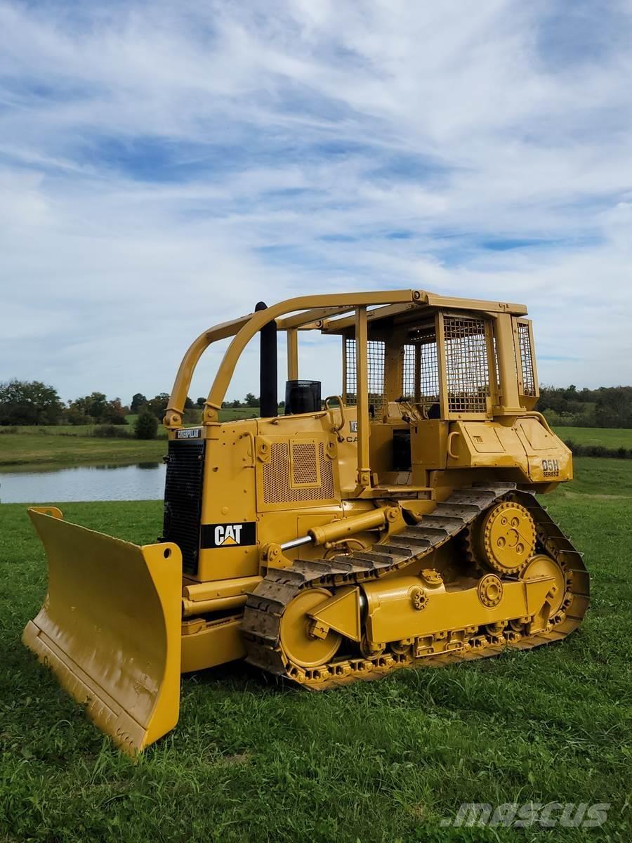 CAT D5H Buldožeri gusjeničari