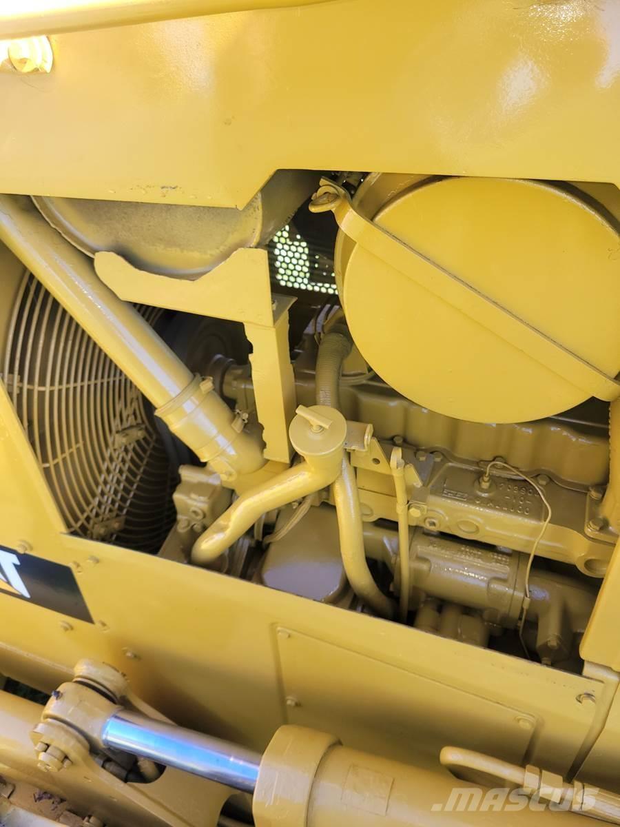 CAT D5H Buldožeri gusjeničari