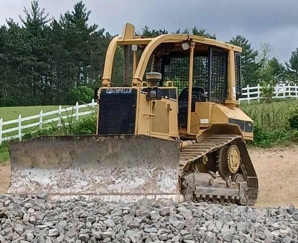 CAT D5M Buldožeri gusjeničari