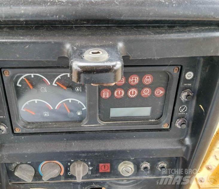 CAT D5M Buldožeri gusjeničari