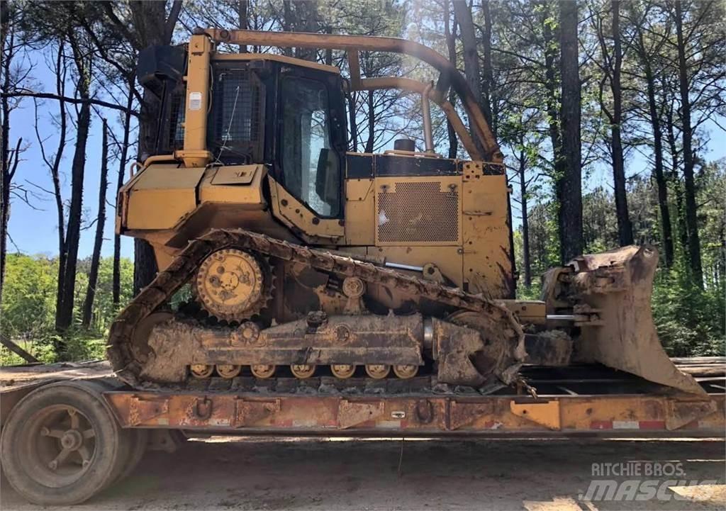 CAT D5M Buldožeri gusjeničari