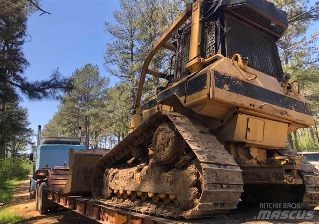 CAT D5M Buldožeri gusjeničari