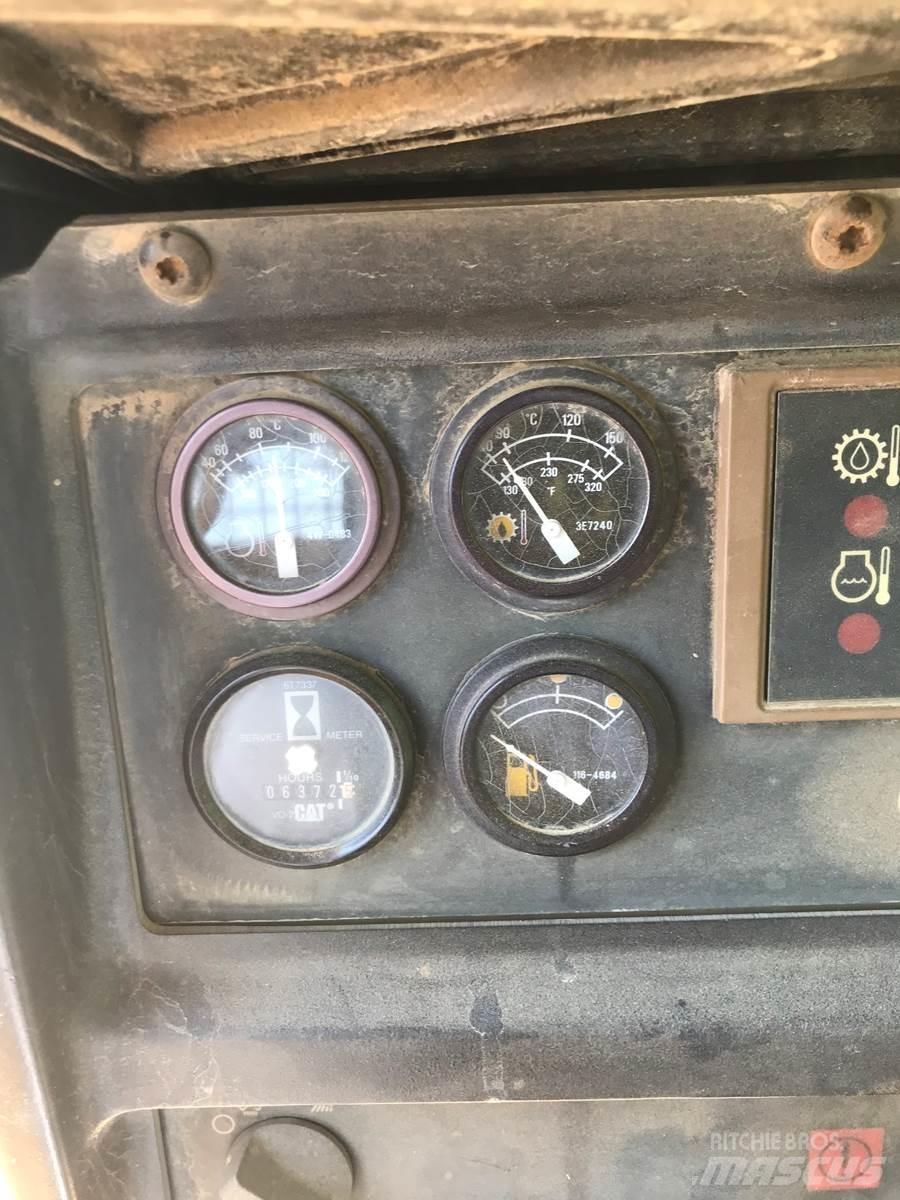 CAT D5M Buldožeri gusjeničari
