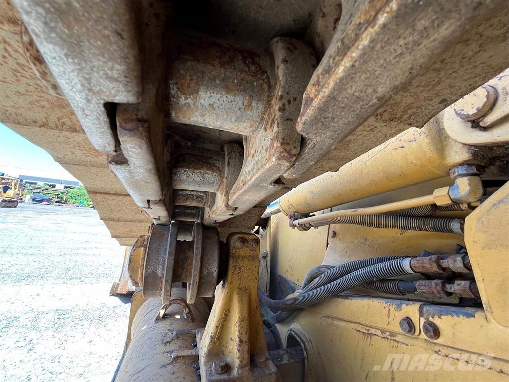 CAT D5N Buldožeri gusjeničari