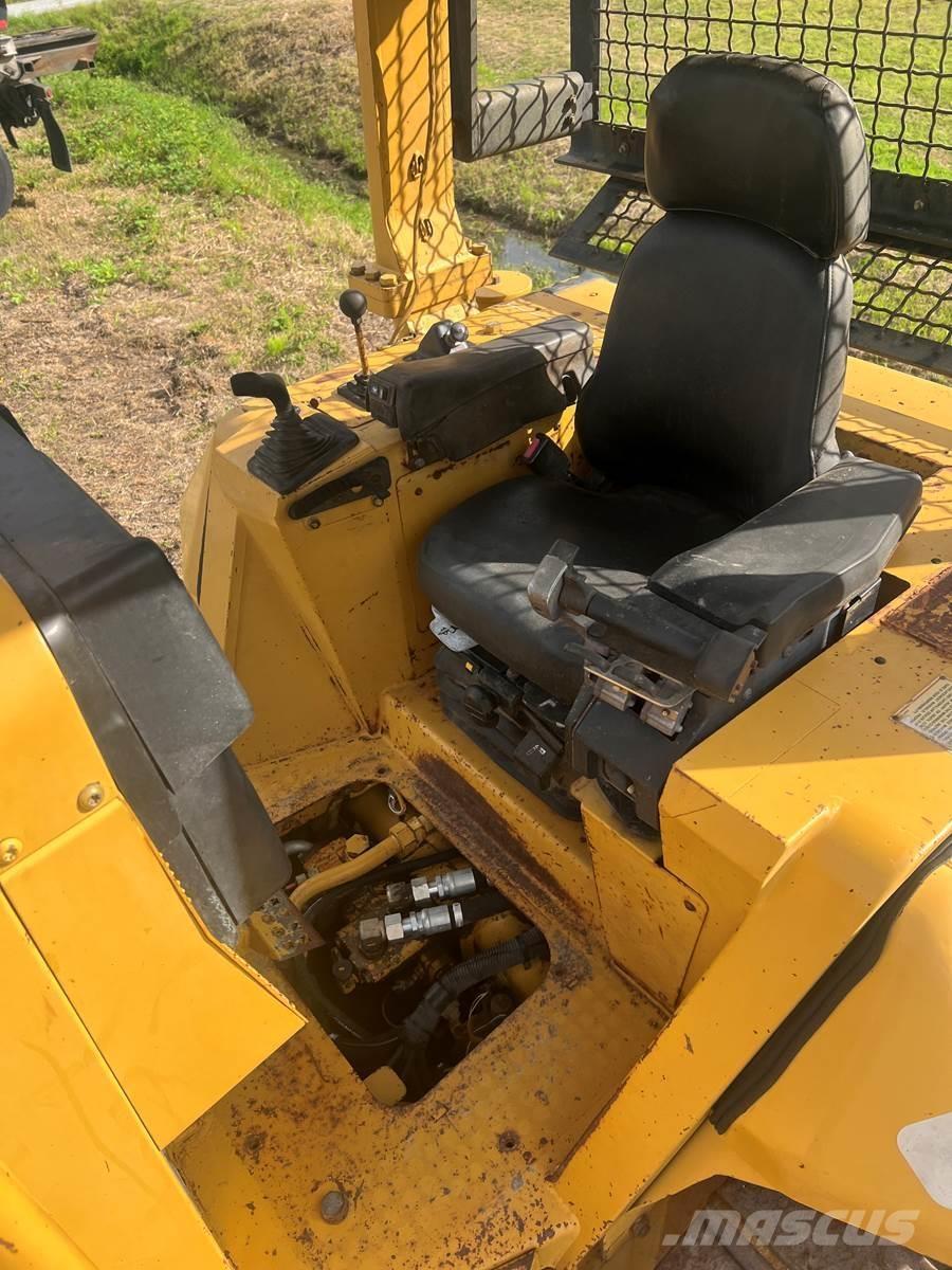 CAT D5N Buldožeri gusjeničari