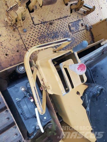 CAT D6C Buldožeri gusjeničari