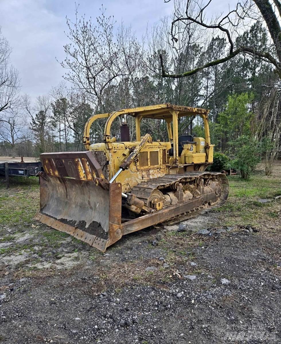 CAT D6C Buldožeri gusjeničari