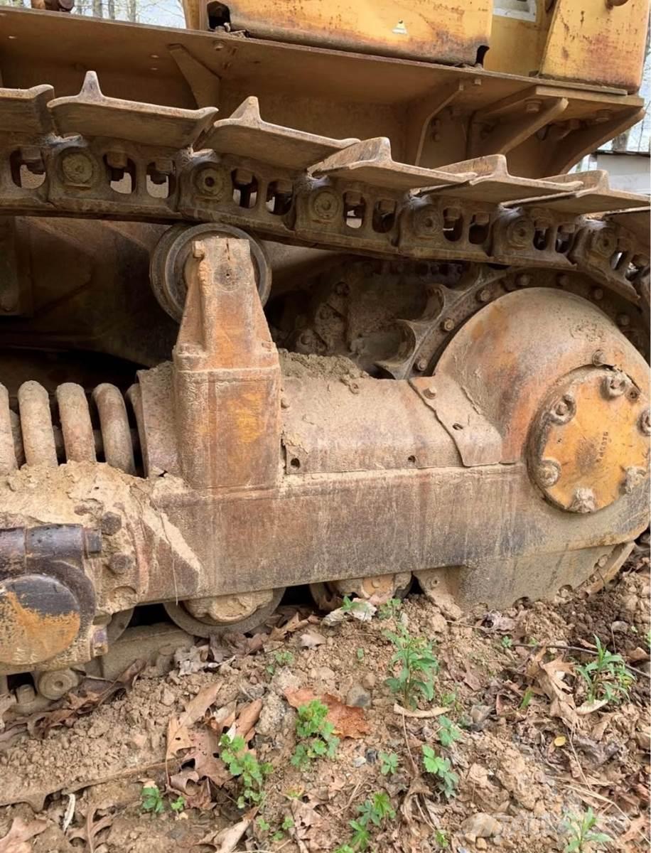 CAT D6C Buldožeri gusjeničari