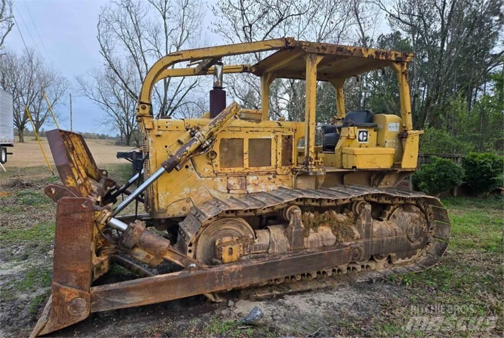 CAT D6C Buldožeri gusjeničari