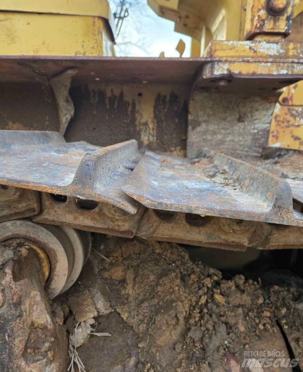 CAT D6C Buldožeri gusjeničari