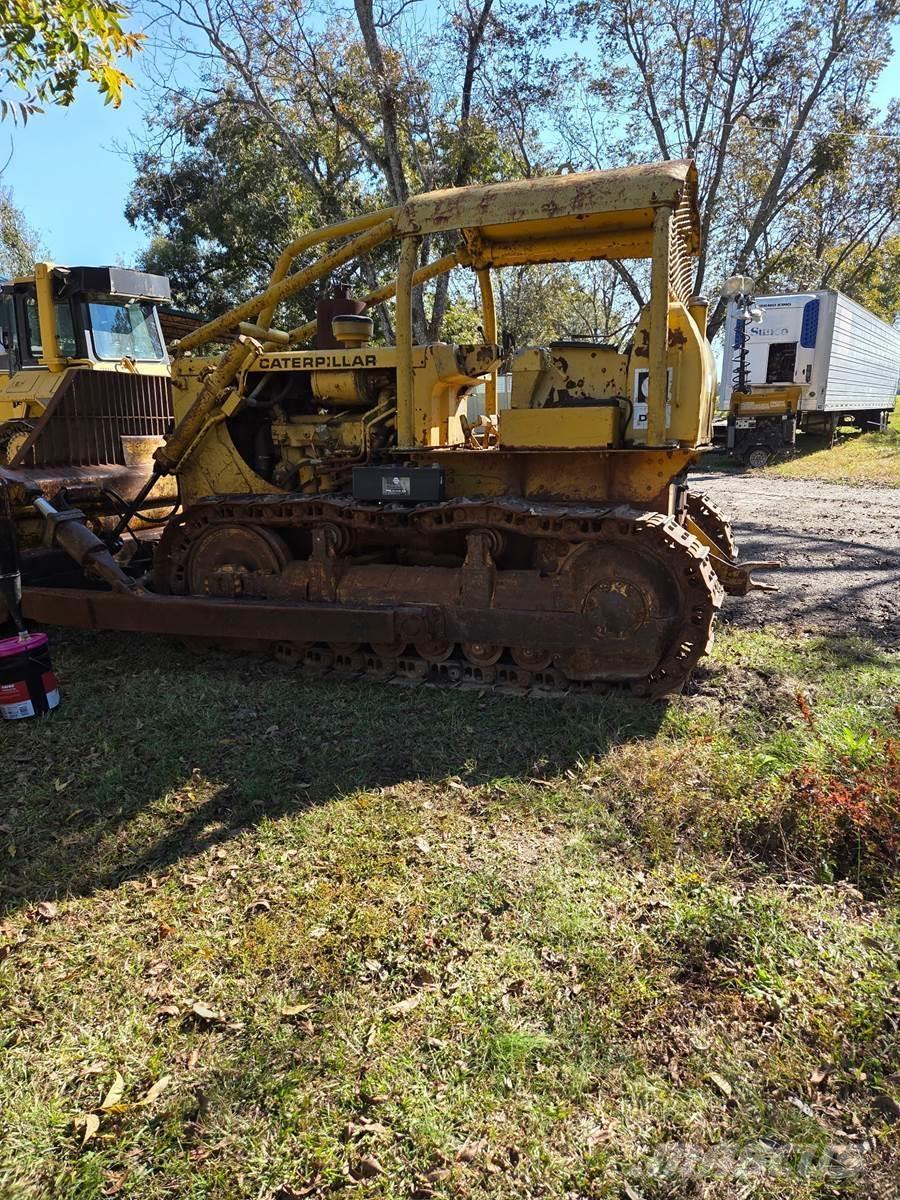 CAT D6C Buldožeri gusjeničari