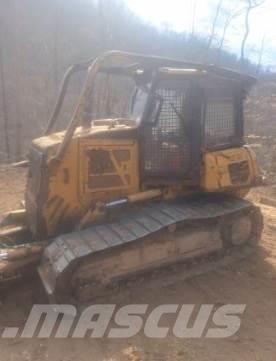 CAT D6K Buldožeri gusjeničari