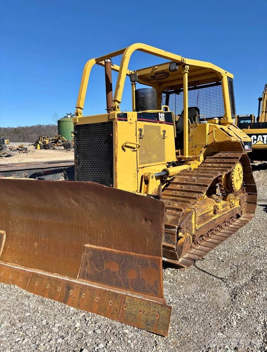 CAT D6M XL Buldožeri gusjeničari
