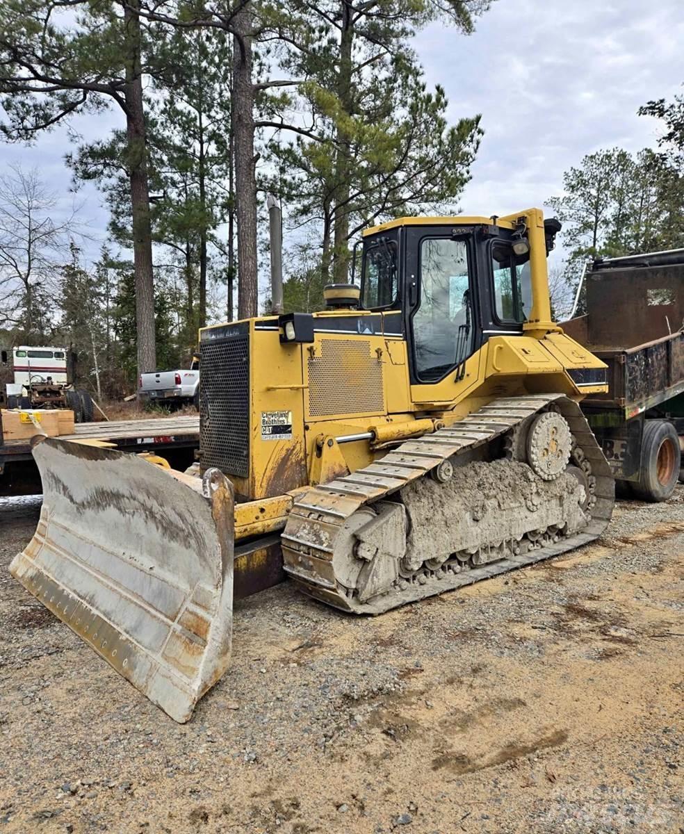 CAT D6M XL Buldožeri gusjeničari