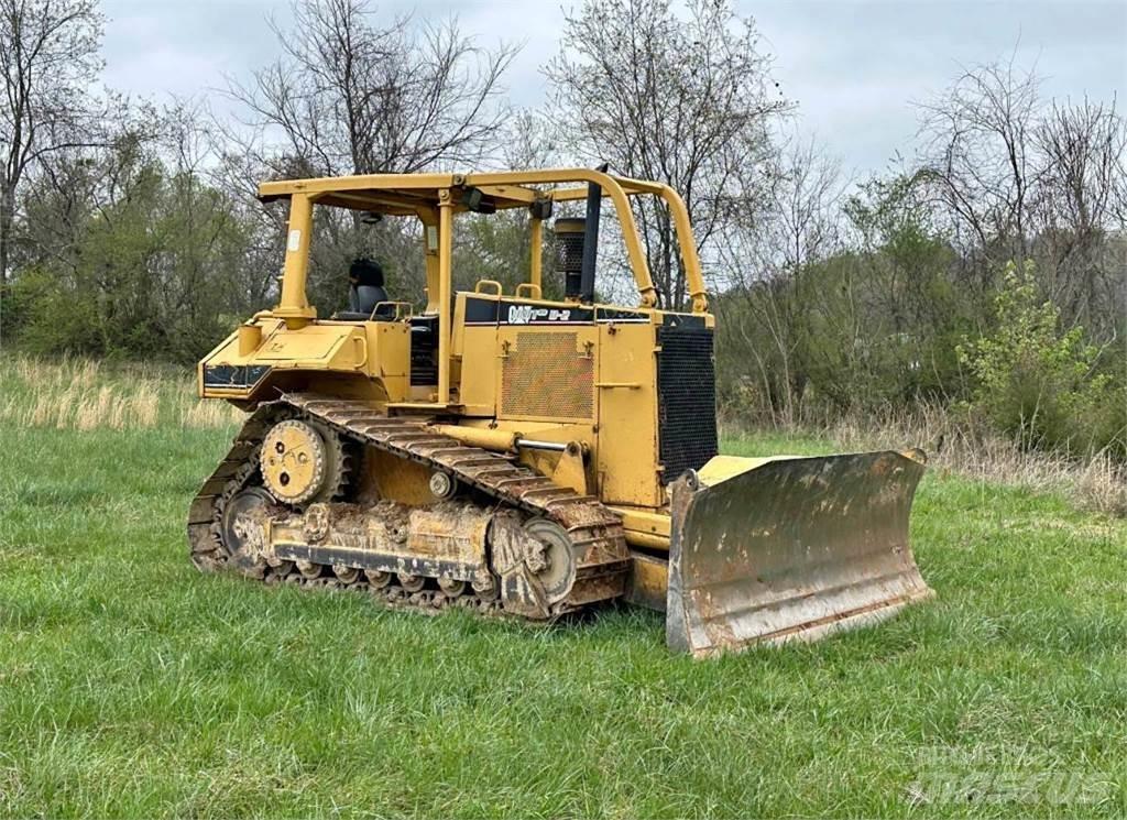 CAT D6M XL Buldožeri gusjeničari