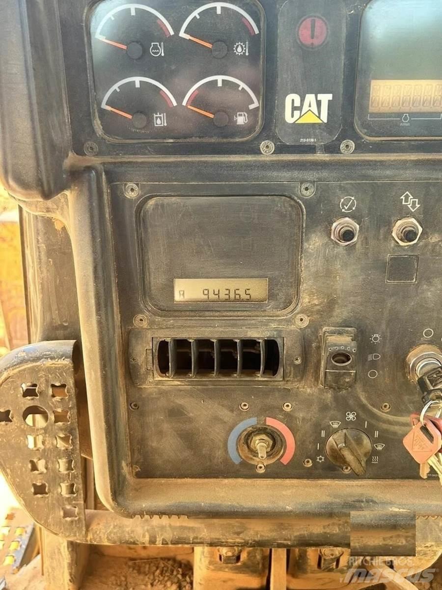 CAT D6N XL Buldožeri gusjeničari
