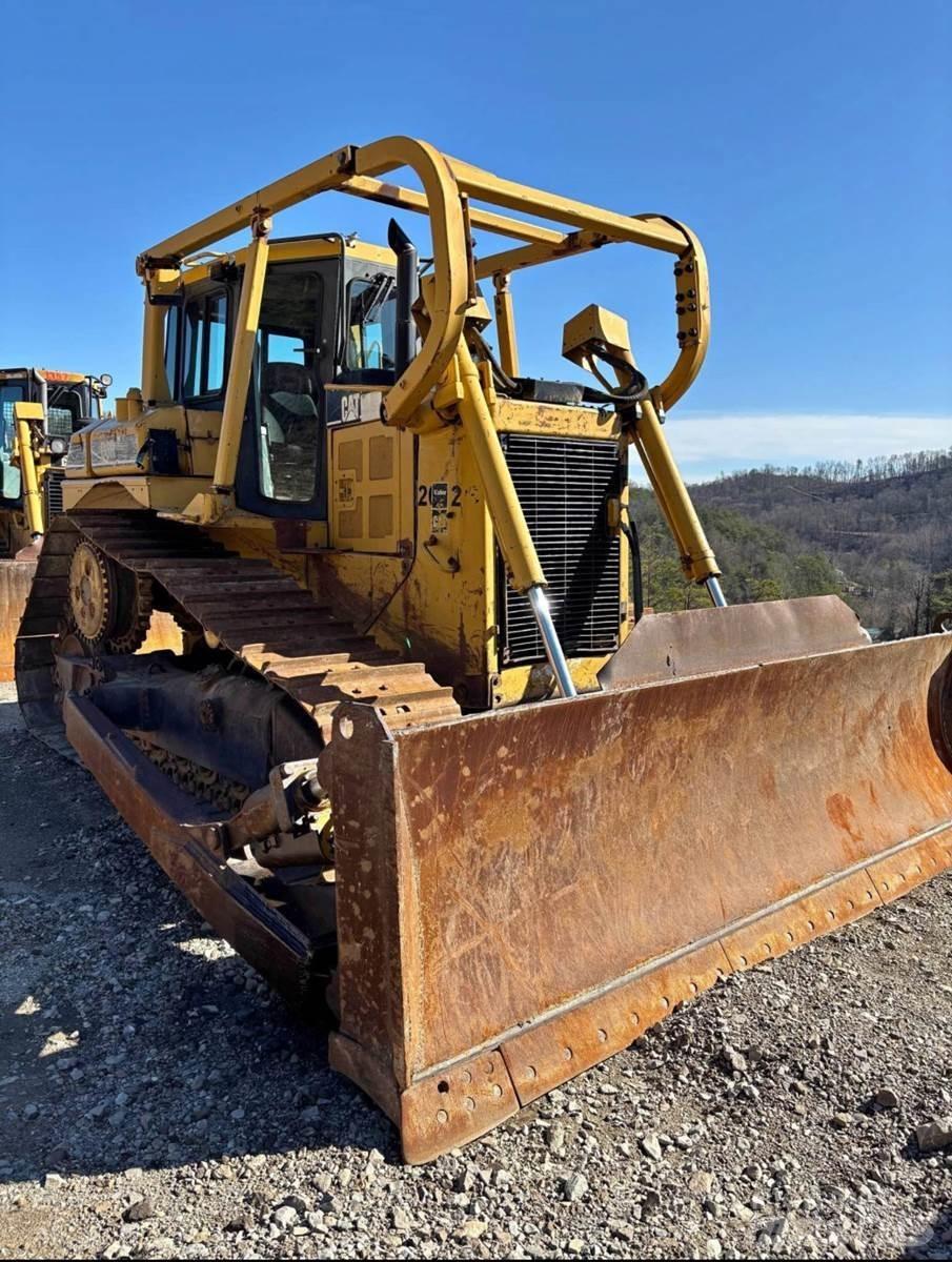 CAT D6R Buldožeri gusjeničari