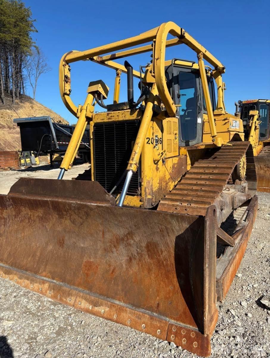 CAT D6R Buldožeri gusjeničari
