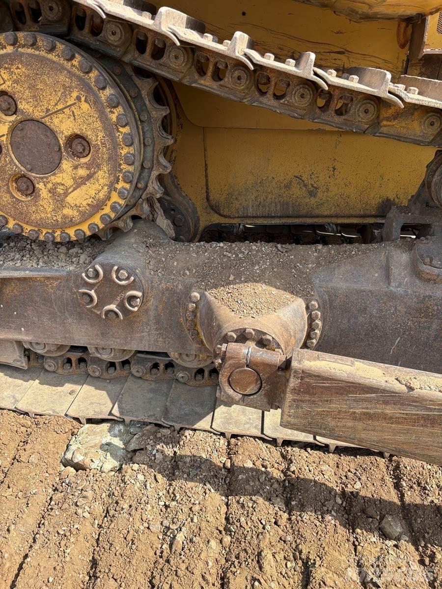 CAT D6R Buldožeri gusjeničari