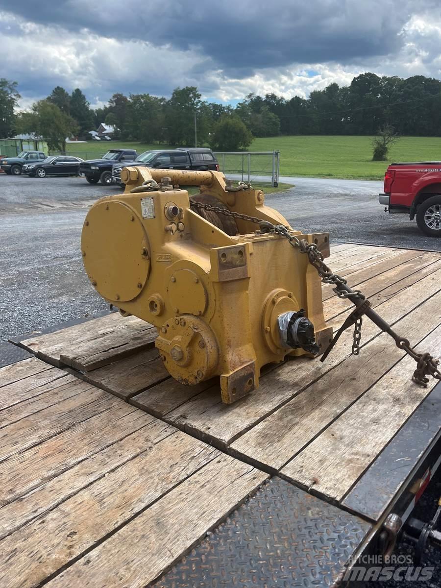 CAT D6T Buldožeri gusjeničari