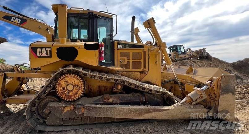 CAT D6T Buldožeri gusjeničari