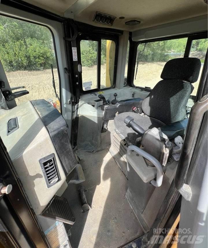 CAT D6T Buldožeri gusjeničari