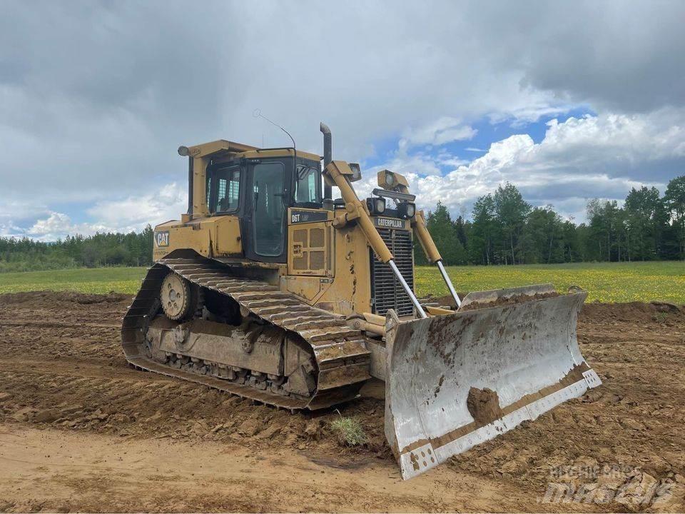 CAT D6T Buldožeri gusjeničari