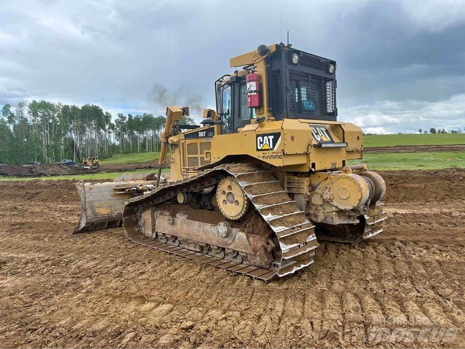 CAT D6T Buldožeri gusjeničari