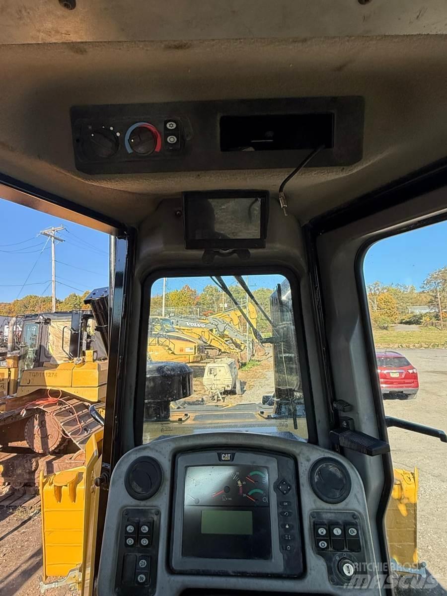CAT D6T Buldožeri gusjeničari