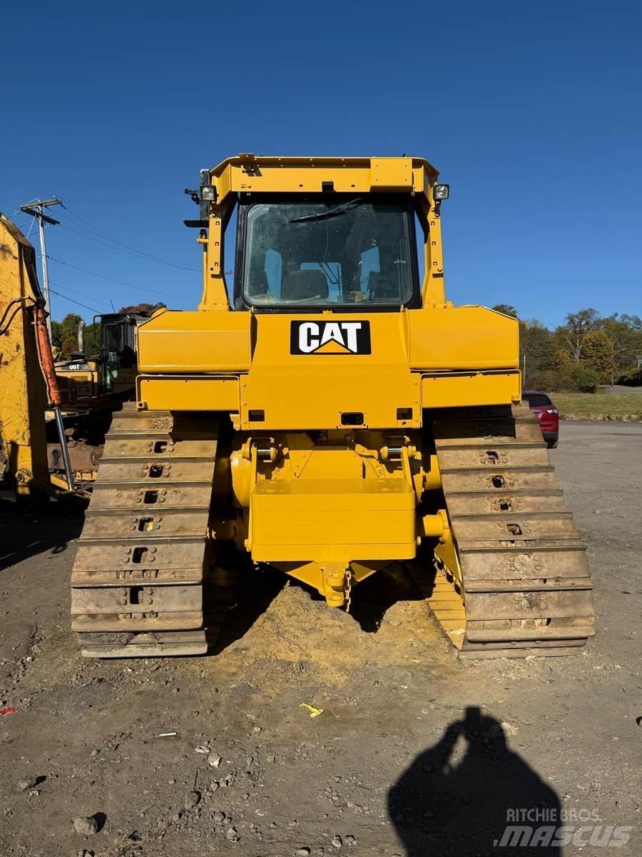 CAT D6T Buldožeri gusjeničari