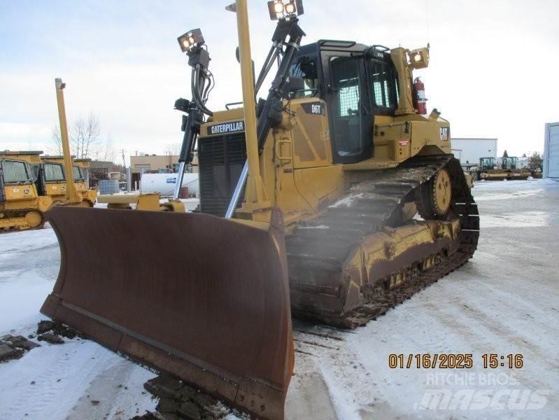 CAT D6T Buldožeri gusjeničari