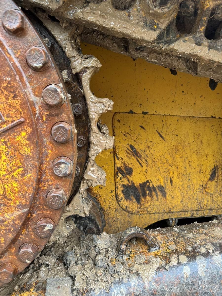 CAT D6T XL Buldožeri gusjeničari