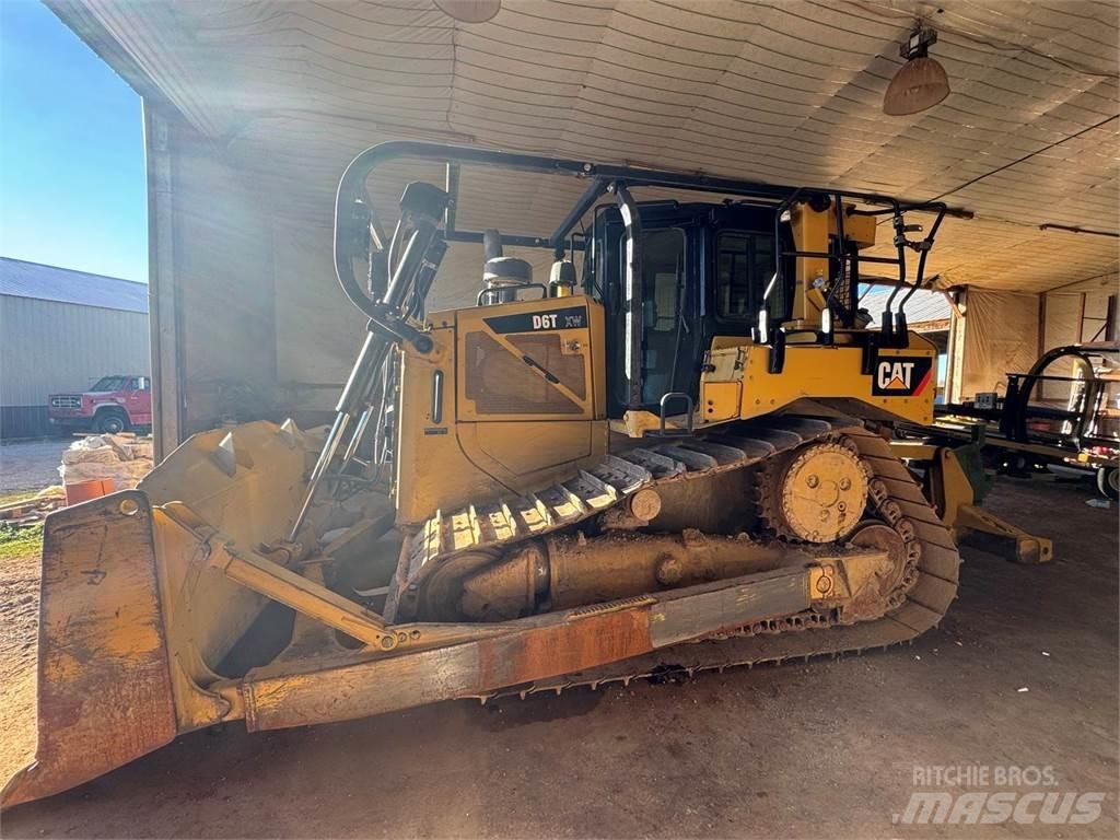 CAT D6T XW Buldožeri gusjeničari