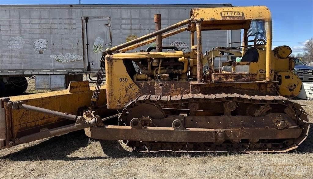 CAT D7 Buldožeri gusjeničari