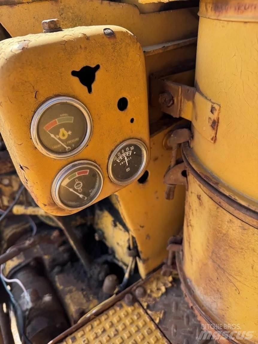 CAT D7 Buldožeri gusjeničari