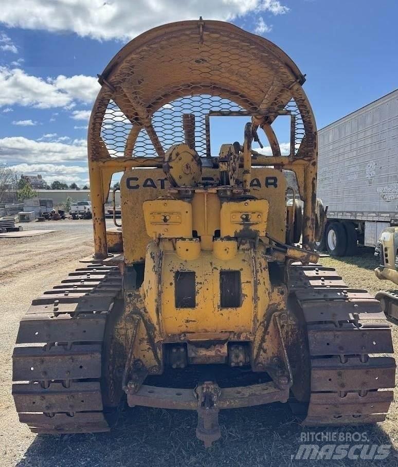 CAT D7 Buldožeri gusjeničari