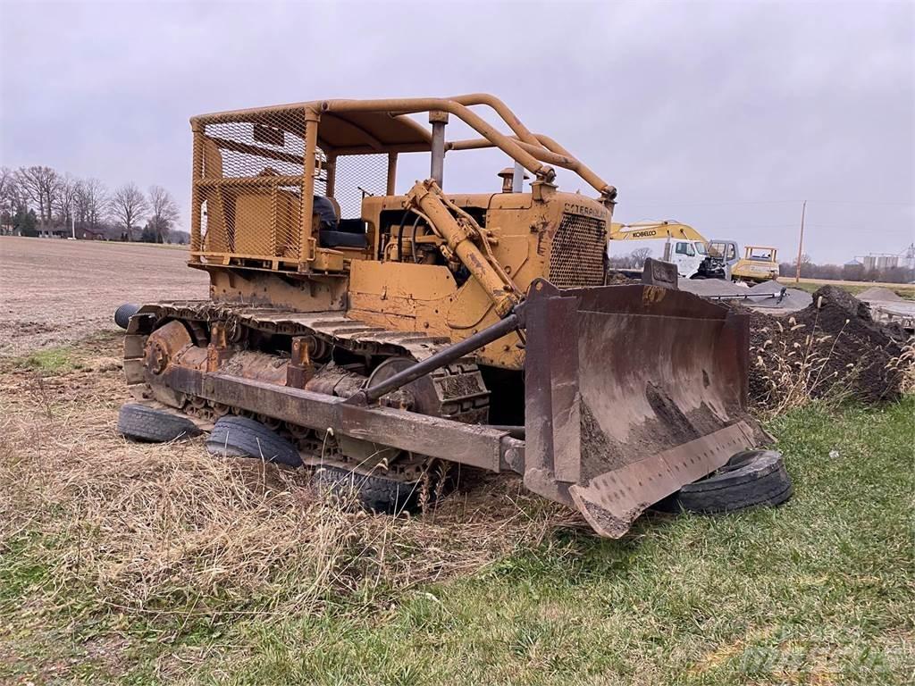 CAT D7E Buldožeri gusjeničari