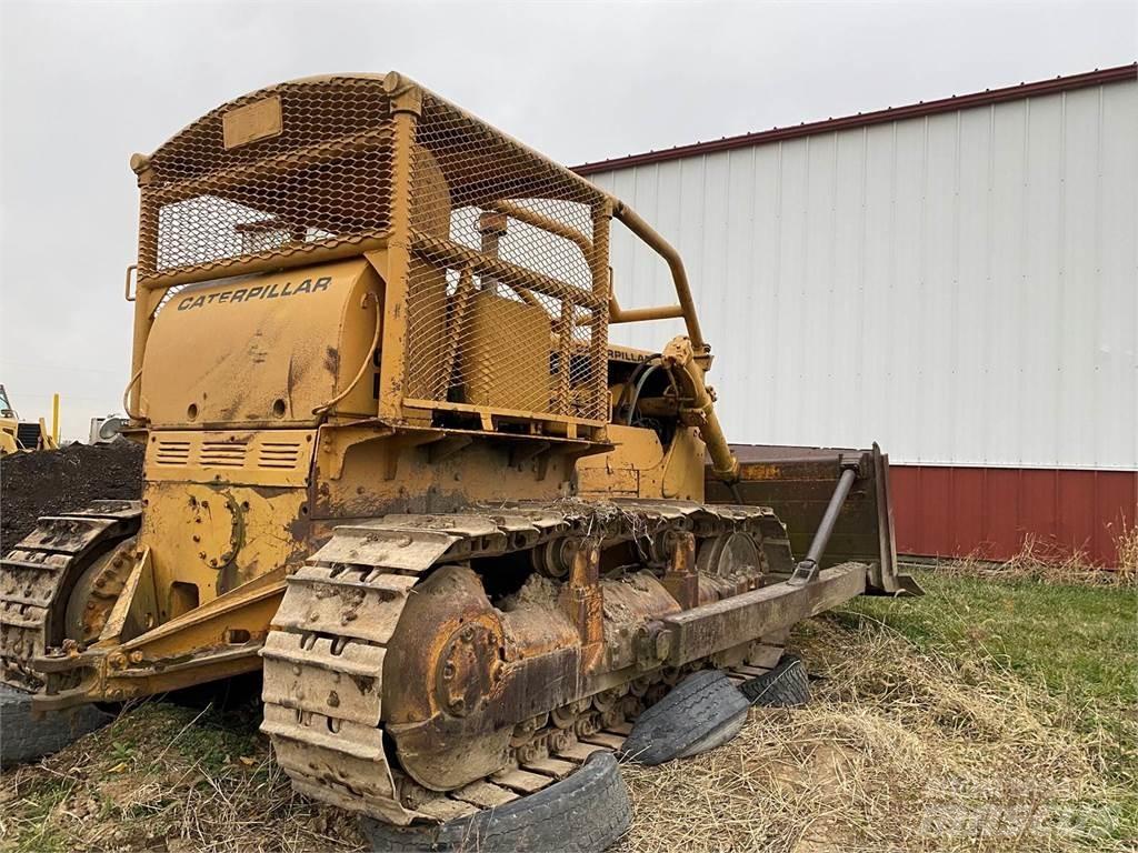 CAT D7E Buldožeri gusjeničari