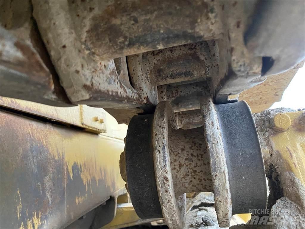 CAT D7E Buldožeri gusjeničari
