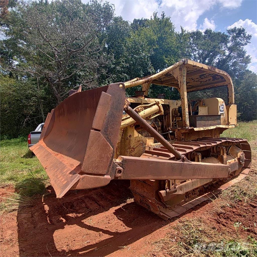 CAT D7E Buldožeri gusjeničari