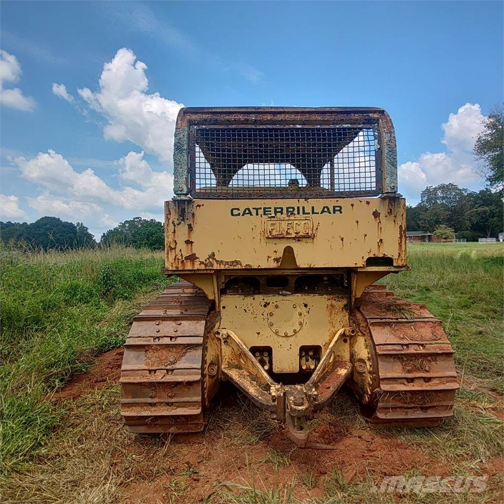 CAT D7E Buldožeri gusjeničari