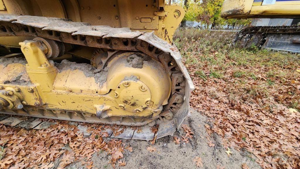 CAT D7F Buldožeri gusjeničari